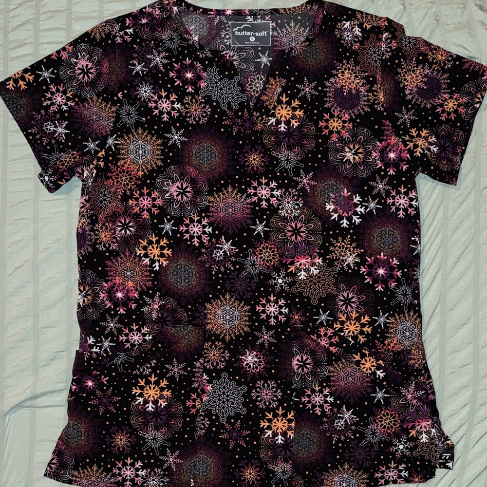 Butter Soft Women's Snowflake Scrub Top
